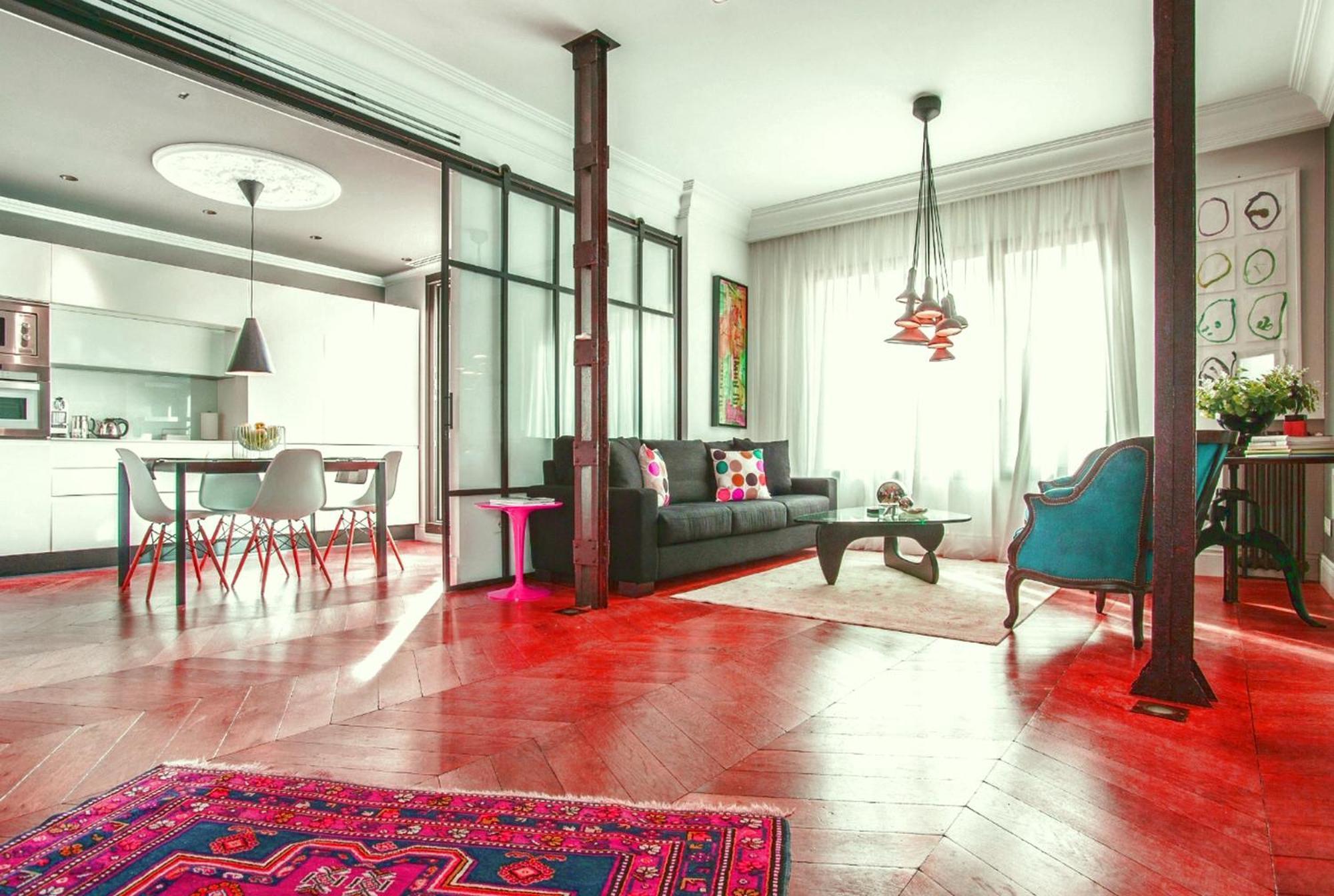 Modern 4 Bedrooms Apartment Rom